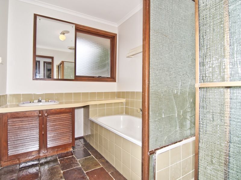 11 Whitestone Court, Endeavour Hills VIC 3802