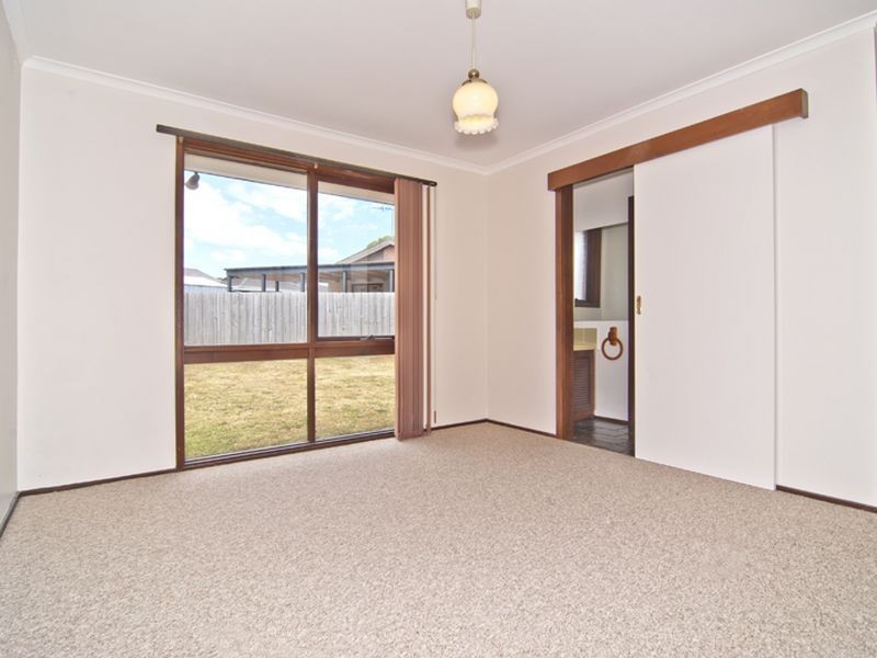 11 Whitestone Court, Endeavour Hills VIC 3802