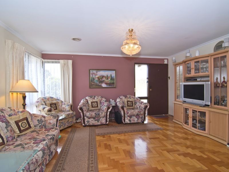 3 Rhonda Close, Endeavour Hills VIC 3802