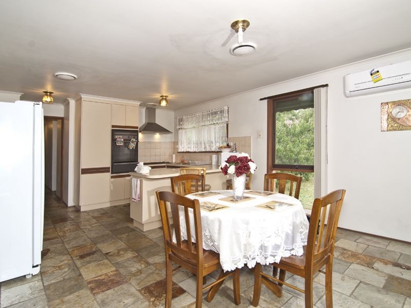 4 Lydia Mary Drive, Berwick VIC 3806