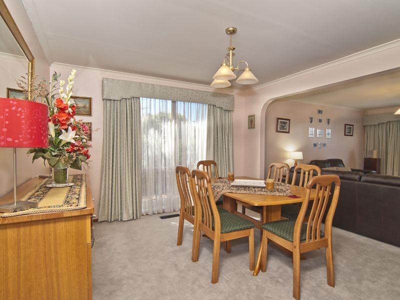 1 Lockley Close, Endeavour Hills VIC 3802