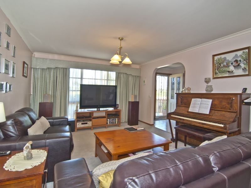 1 Lockley Close, Endeavour Hills VIC 3802