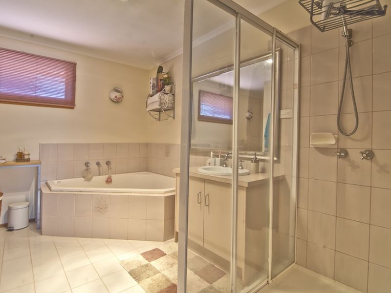 1 Lockley Close, Endeavour Hills VIC 3802