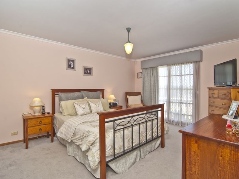 1 Lockley Close, Endeavour Hills VIC 3802