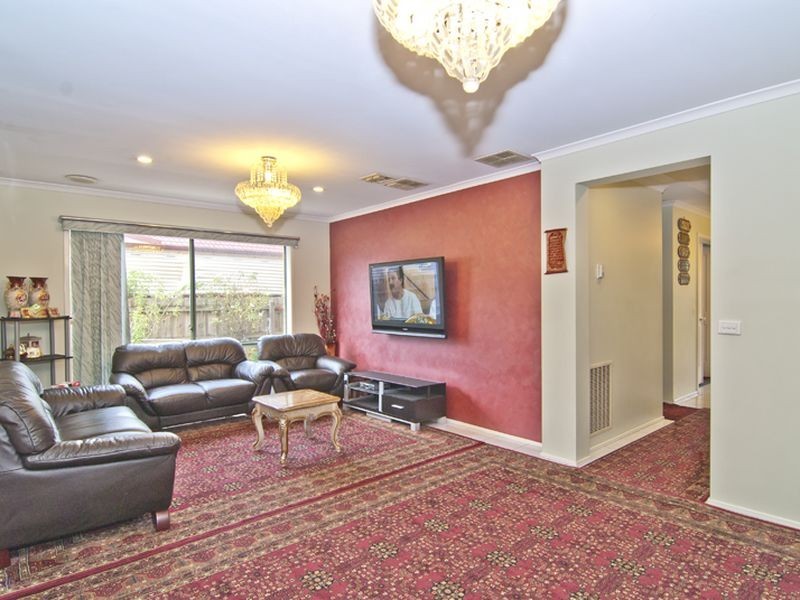 16 Canterbury Close, Narre Warren VIC 3805