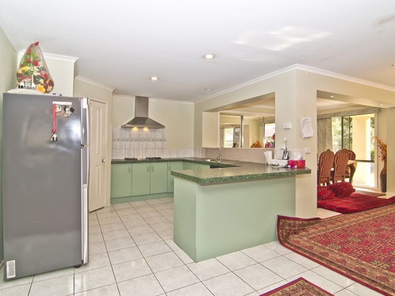 16 Canterbury Close, Narre Warren VIC 3805