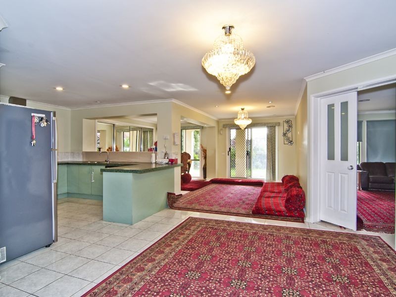 16 Canterbury Close, Narre Warren VIC 3805