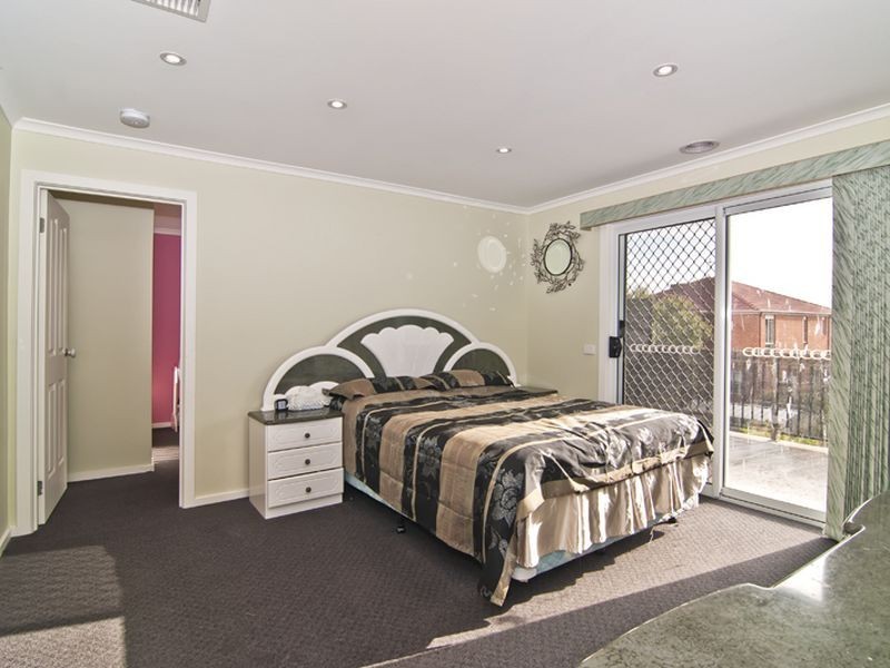 16 Canterbury Close, Narre Warren VIC 3805