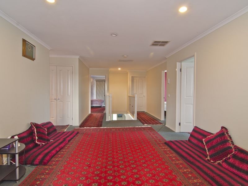 16 Canterbury Close, Narre Warren VIC 3805