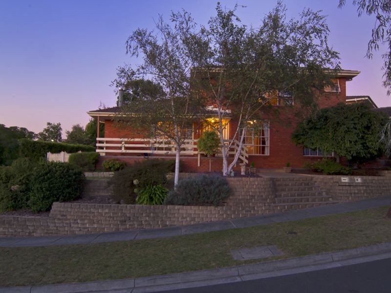 24 Huxley Crescent, Endeavour Hills VIC 3802