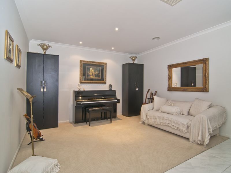 17 Orbison Court, Endeavour Hills VIC 3802