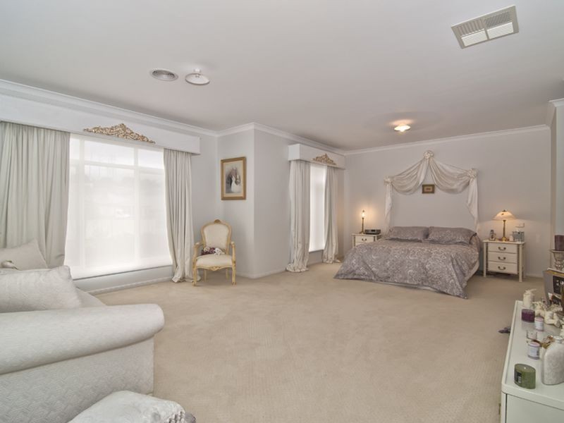 17 Orbison Court, Endeavour Hills VIC 3802