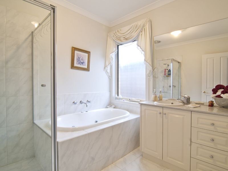 17 Orbison Court, Endeavour Hills VIC 3802