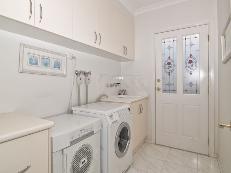 17 Orbison Court, Endeavour Hills VIC 3802