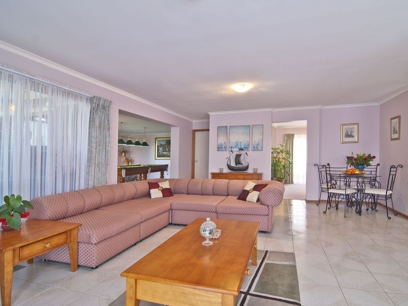 2 Lockley Close, Endeavour Hills VIC 3802