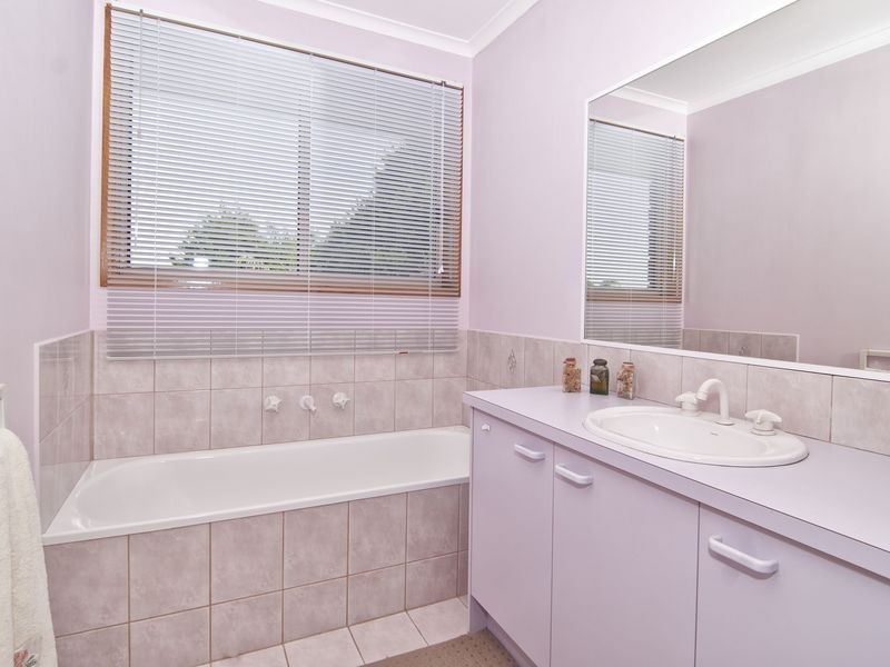 2 Lockley Close, Endeavour Hills VIC 3802