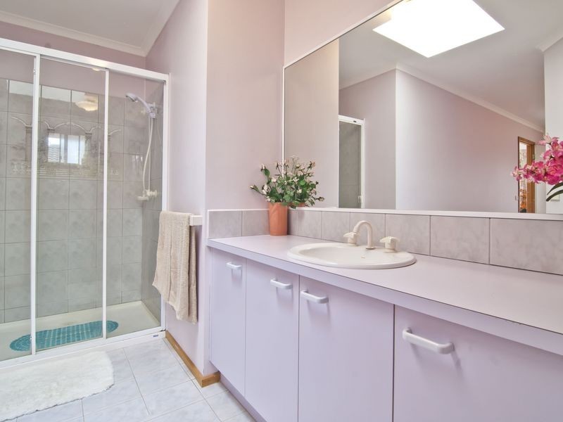 2 Lockley Close, Endeavour Hills VIC 3802