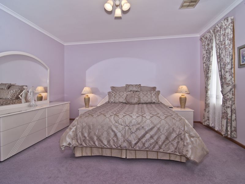 2 Lockley Close, Endeavour Hills VIC 3802