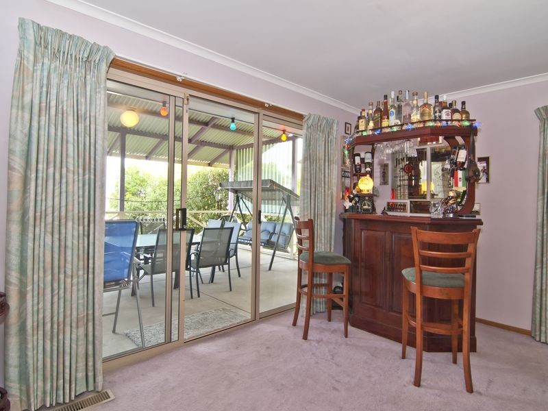 2 Lockley Close, Endeavour Hills VIC 3802