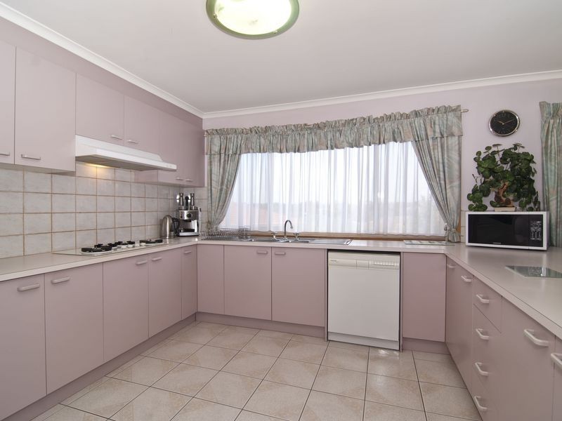 2 Lockley Close, Endeavour Hills VIC 3802