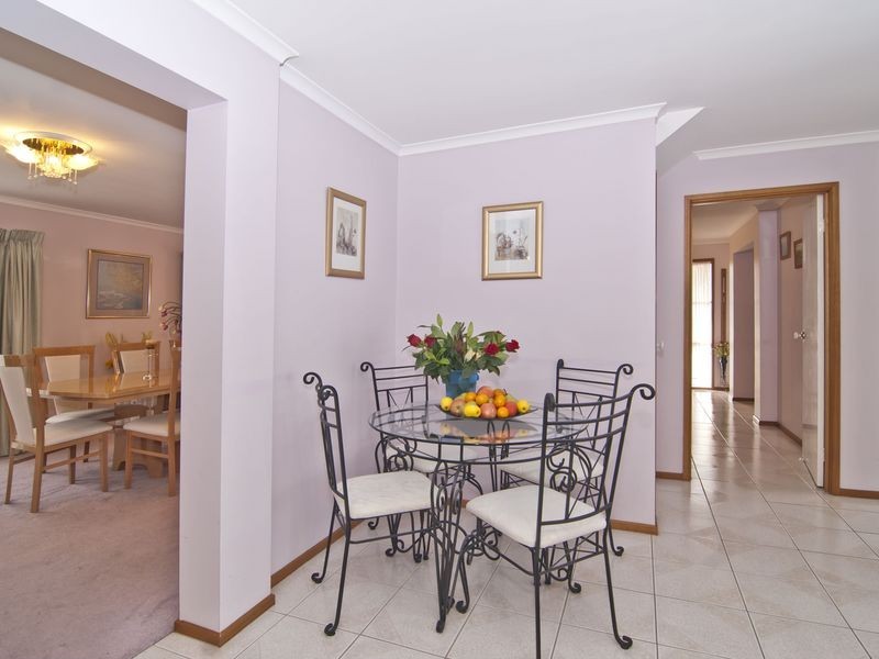 2 Lockley Close, Endeavour Hills VIC 3802