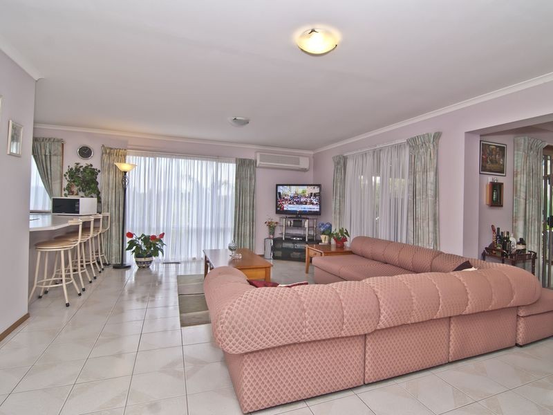 2 Lockley Close, Endeavour Hills VIC 3802