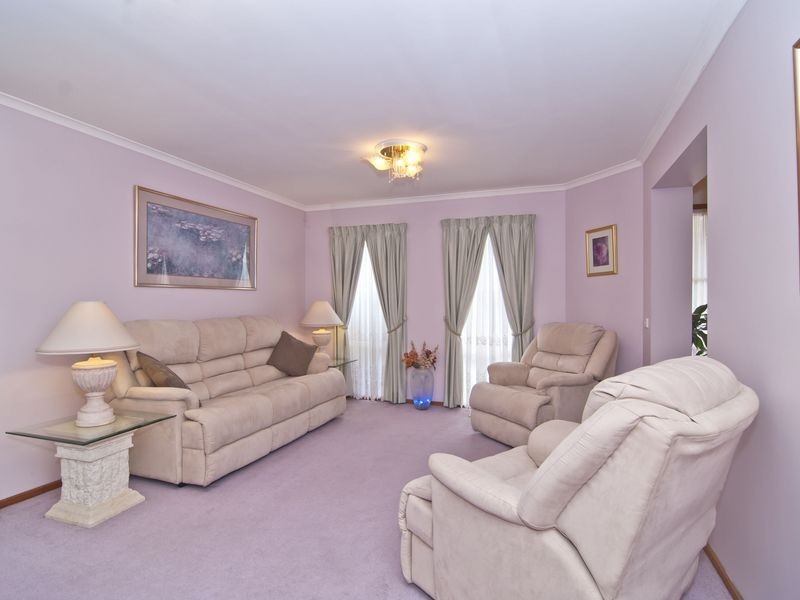 2 Lockley Close, Endeavour Hills VIC 3802