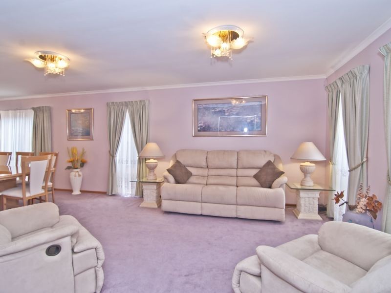 2 Lockley Close, Endeavour Hills VIC 3802