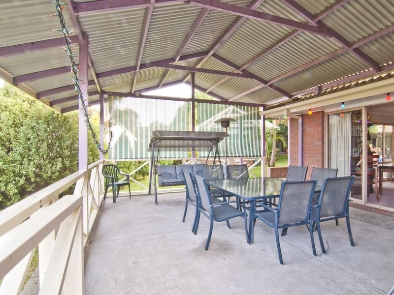 2 Lockley Close, Endeavour Hills VIC 3802