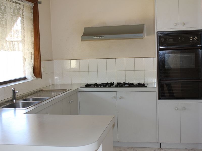 8 Kanumbra Court, Hallam VIC 3803