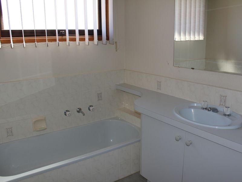 8 Kanumbra Court, Hallam VIC 3803