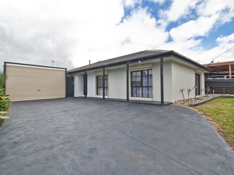 12 Simon Court, Hampton Park VIC 3976