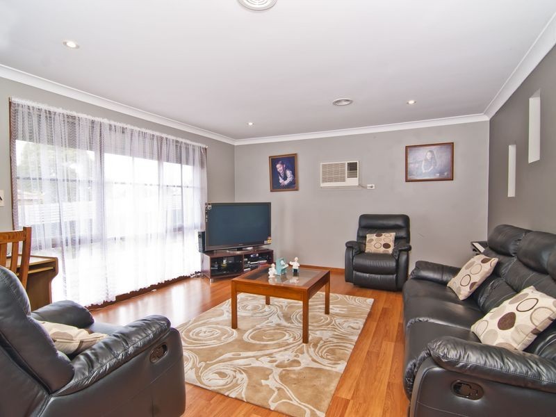 12 Simon Court, Hampton Park VIC 3976