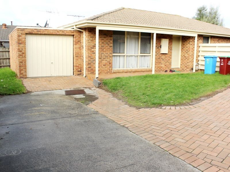 2/44 Robjant Street, Hampton Park VIC 3976