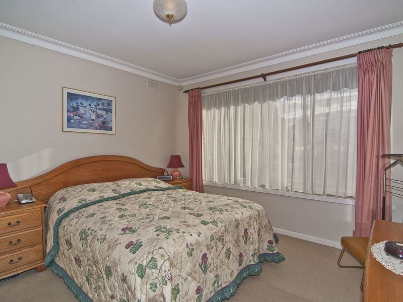 13 Leeside Street, Dandenong North VIC 3175