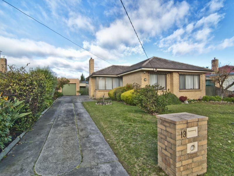 13 Leeside Street, Dandenong North VIC 3175