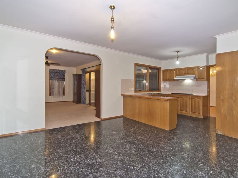 8 Antrim Close, Endeavour Hills VIC 3802