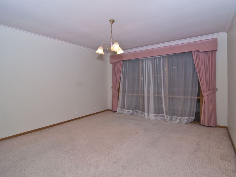 8 Antrim Close, Endeavour Hills VIC 3802