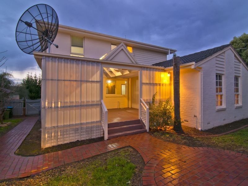 8 Antrim Close, Endeavour Hills VIC 3802
