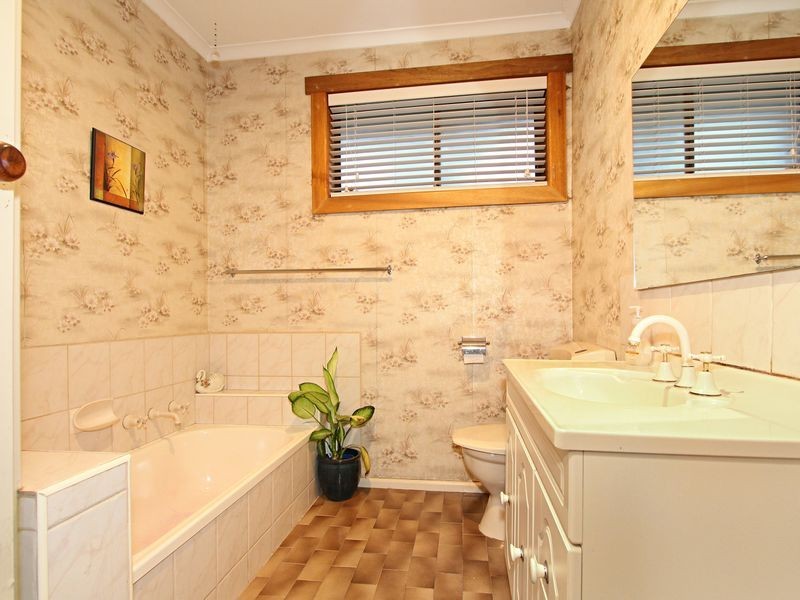 16 Robert Street, Chadstone VIC 3148
