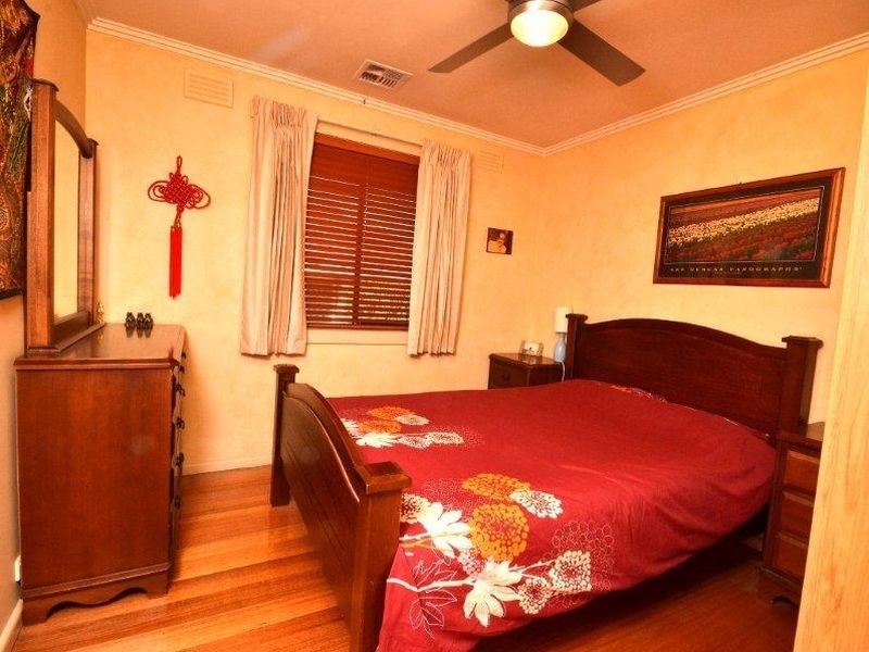 16 Robert Street, Chadstone VIC 3148