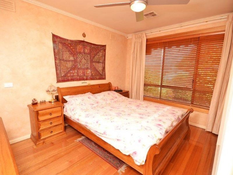 16 Robert Street, Chadstone VIC 3148