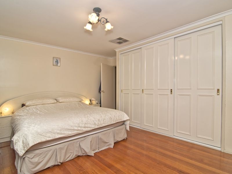 112 James Cook Drive, Endeavour Hills VIC 3802