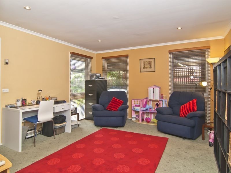 112 James Cook Drive, Endeavour Hills VIC 3802