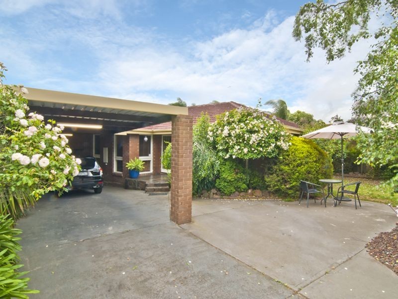 112 James Cook Drive, Endeavour Hills VIC 3802