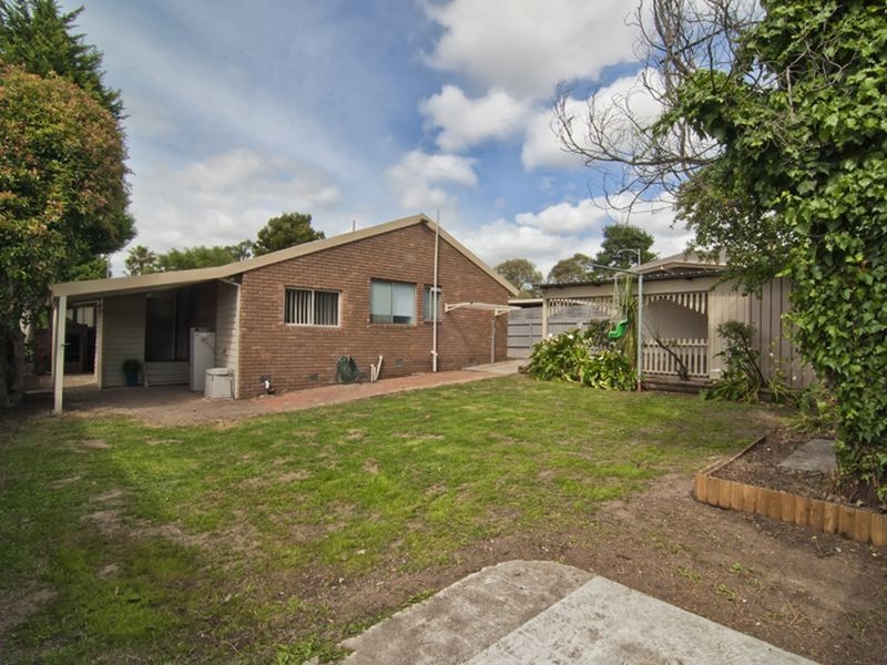 62 Chalcot Drive, Endeavour Hills VIC 3802