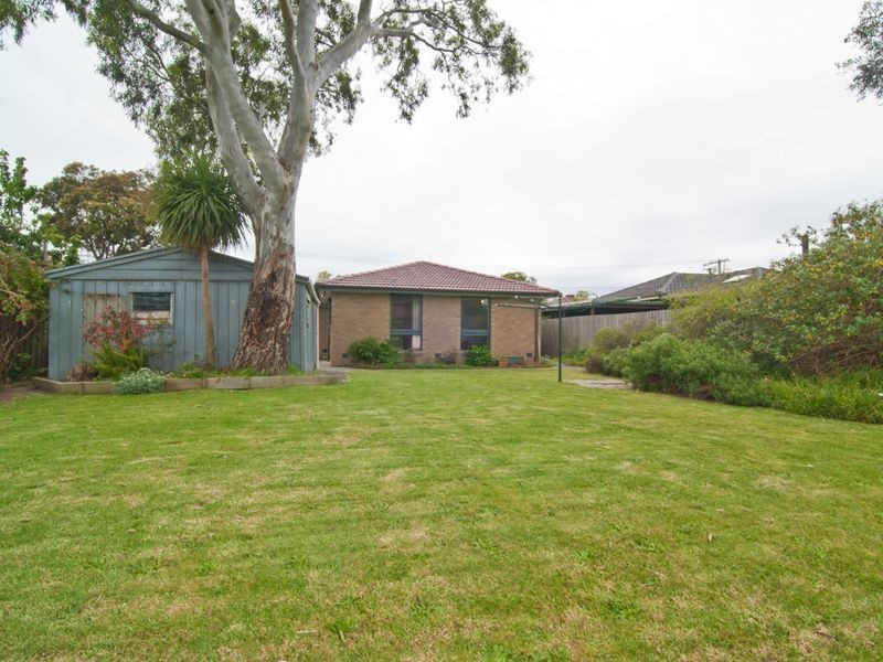 15 Floriana Avenue, Doveton VIC 3177