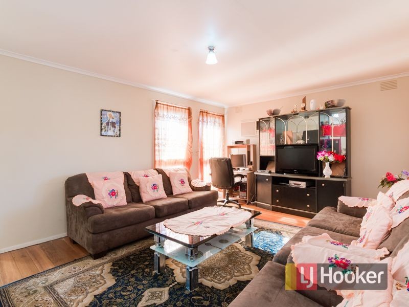 17 Brougham Close, Eumemmerring VIC 3177