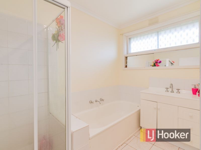 17 Brougham Close, Eumemmerring VIC 3177