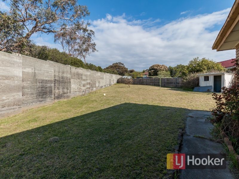 17 Brougham Close, Eumemmerring VIC 3177